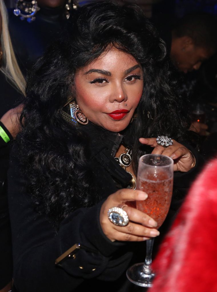 lil-kim-pregnant-drinking-photo