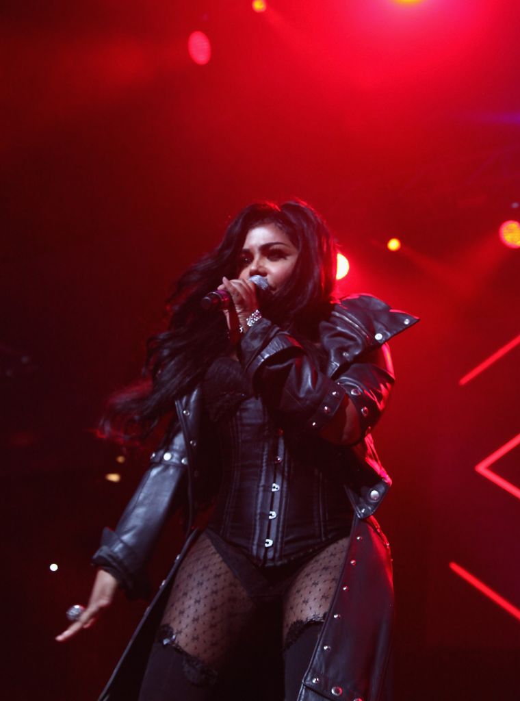 lil-kim-pregnant-performance-photo