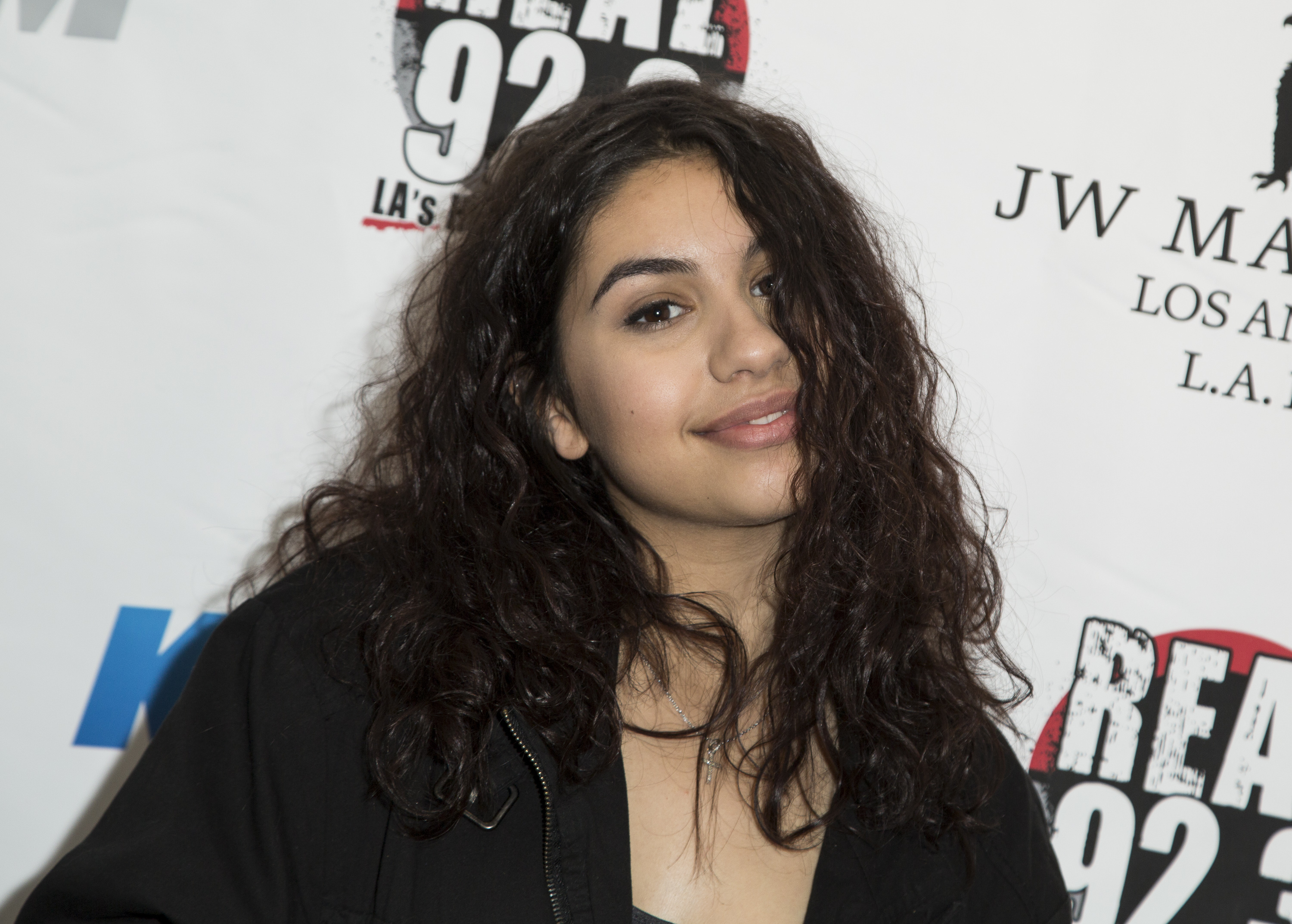 Alessia Cara Visits The Late Late Show And Performs 'Here' .
