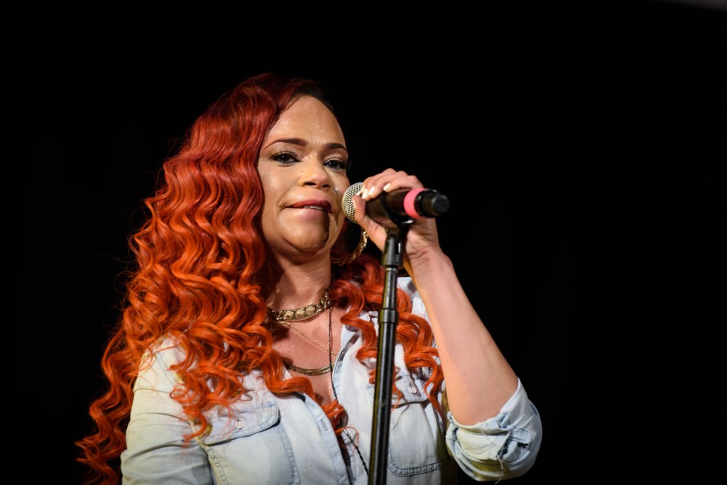 Did Faith Evans accidentally FLASH her fans at a concert 