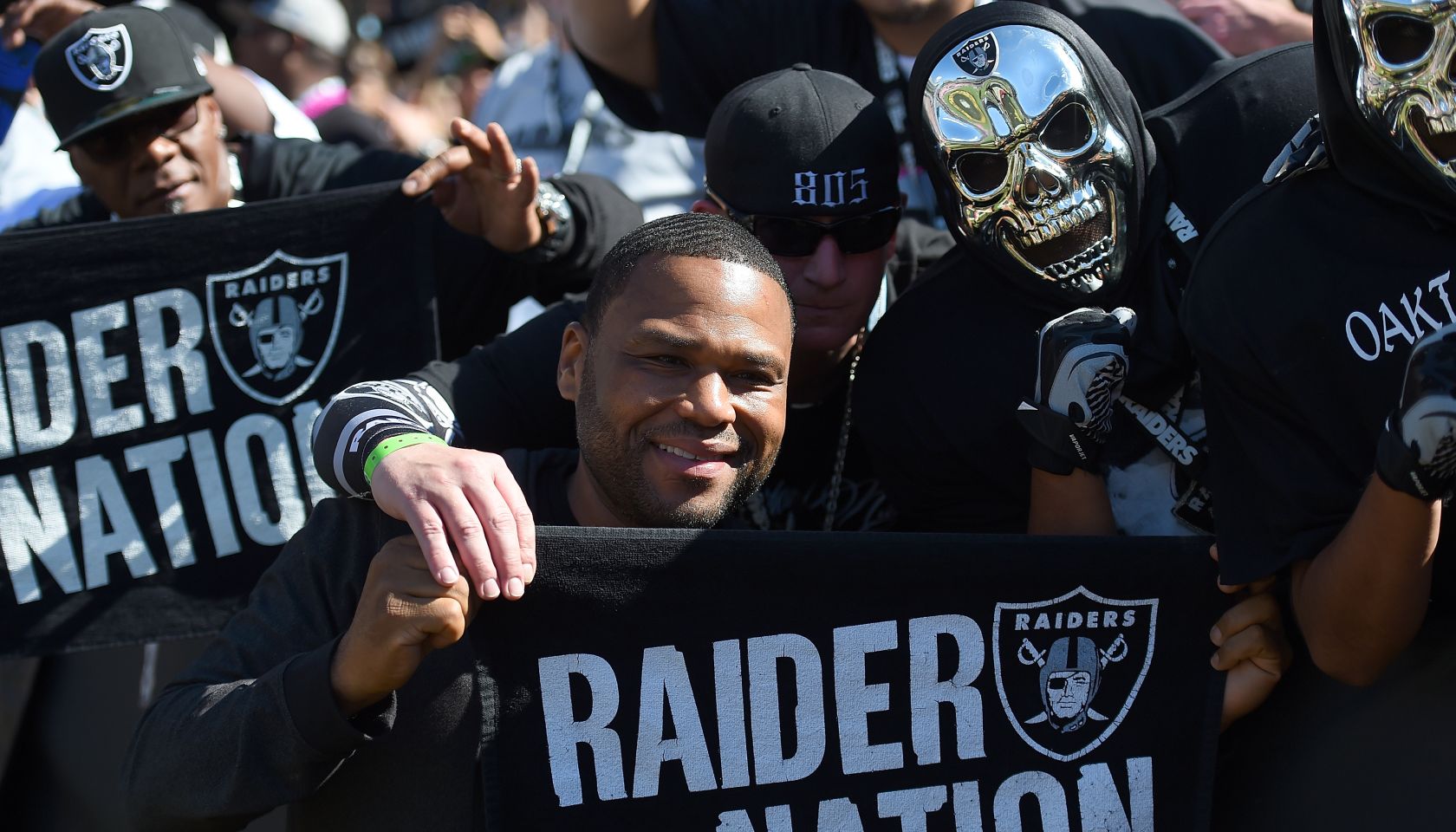 Denver Broncos v Oakland Raiders