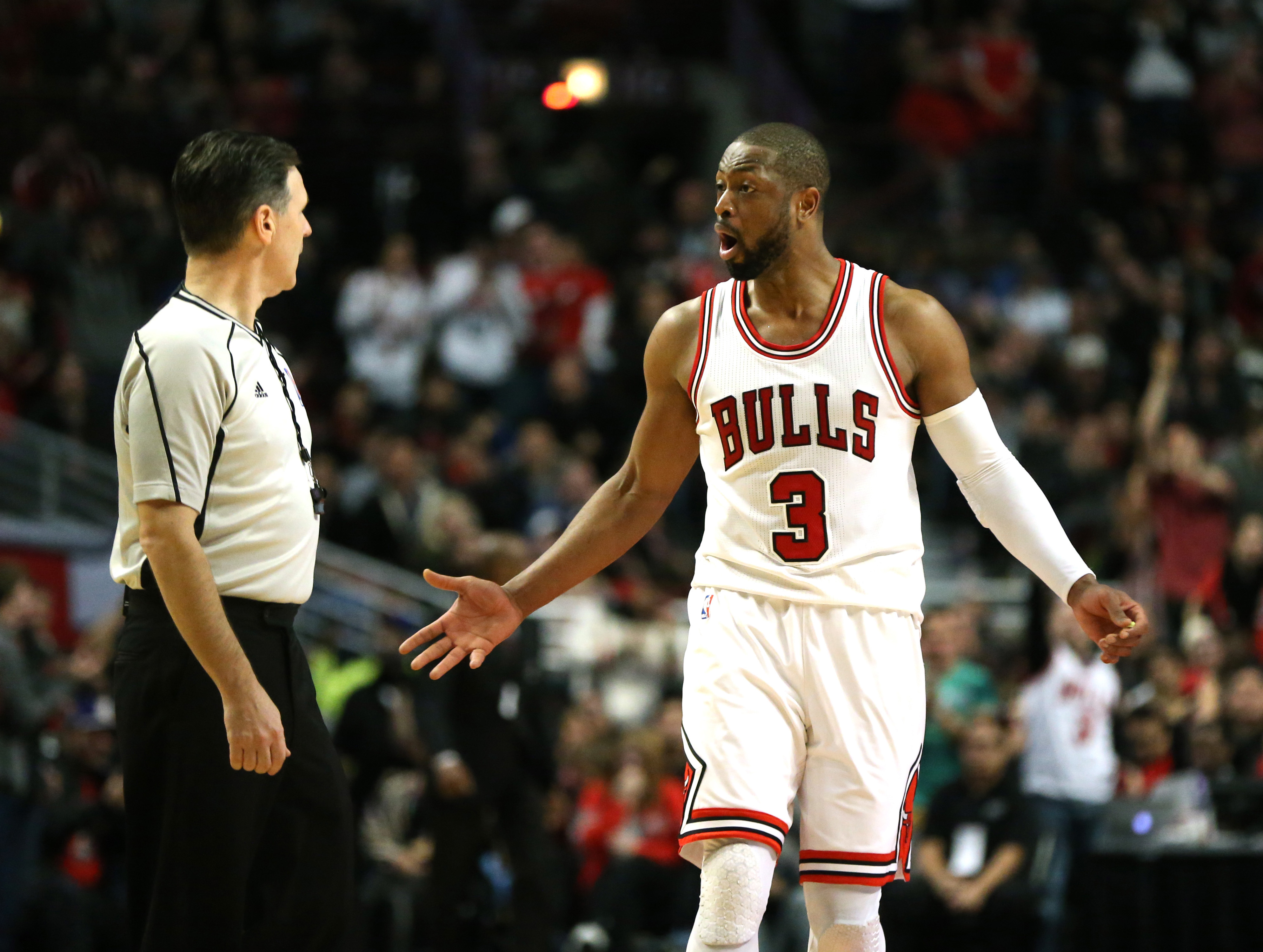 Bulls bounce back with hustling win against Pacers